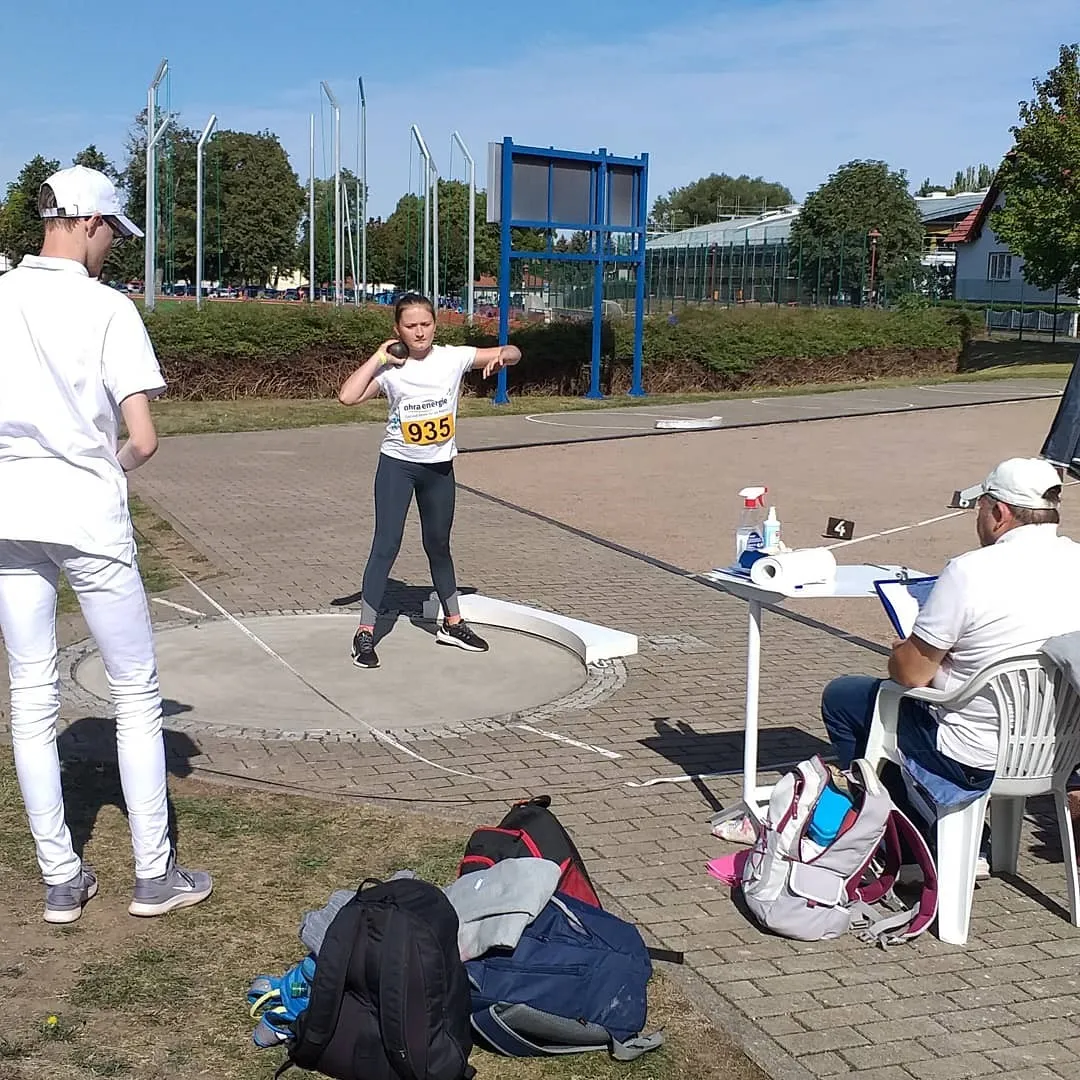 Kugelstoßen bei einem Wettkampf